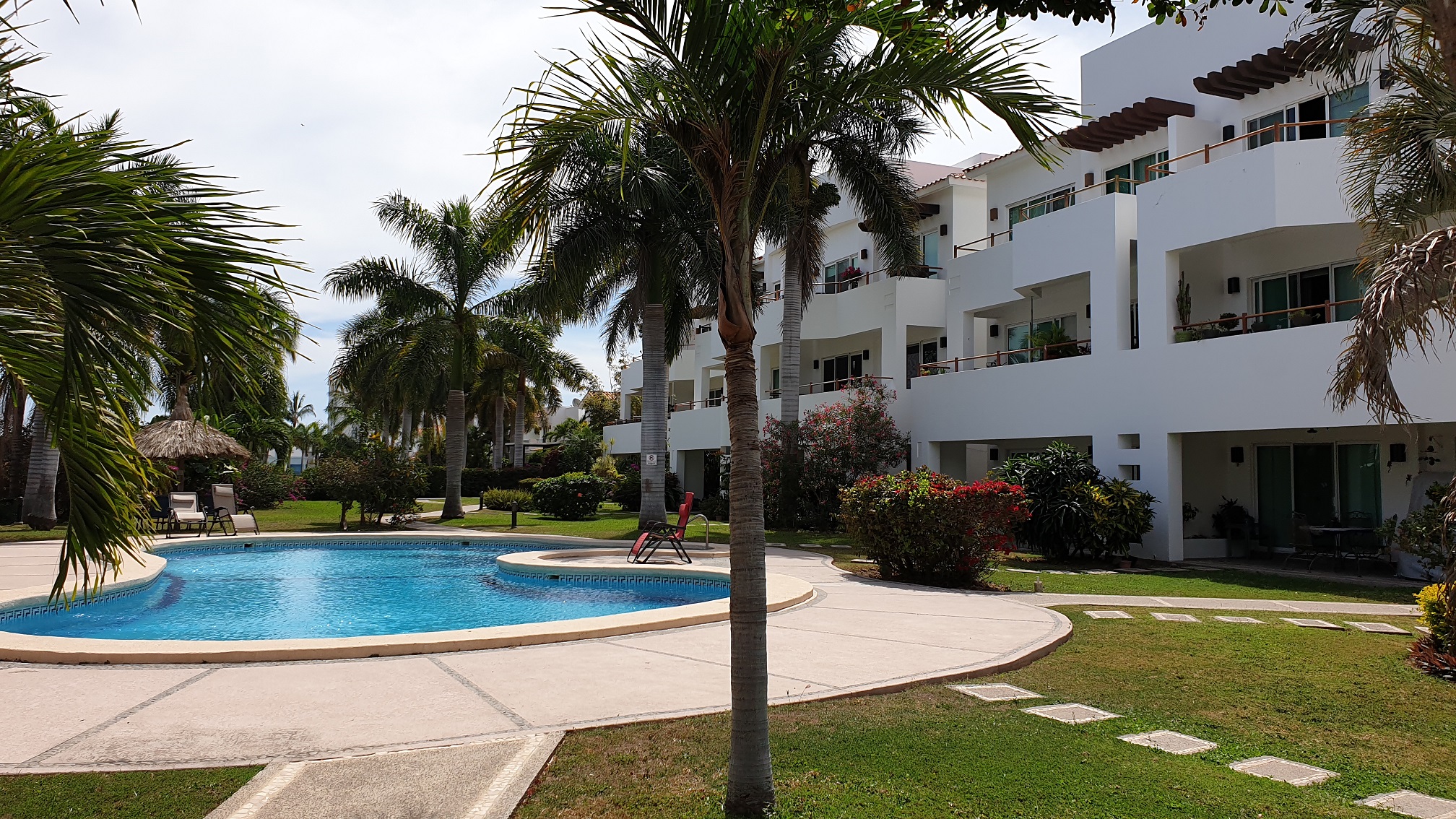 Stunning condo with golf course and pool views – El Cid Golf & Country Club!  - Invest Mazatlán